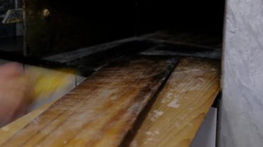 Taze Pita, Taze Pita ekmeği Hareket kamerasıyla fırından çıkıyor