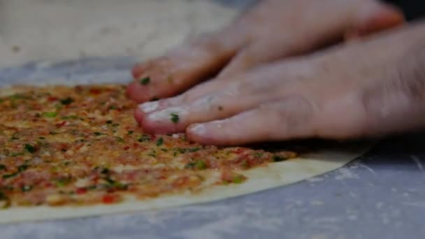 Lahmacun,male hands preparing lahmacun motion camera close-up — Stock Video