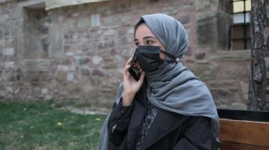 Müslüman Kadın Maskesi, Müslüman kadın arıyor. 