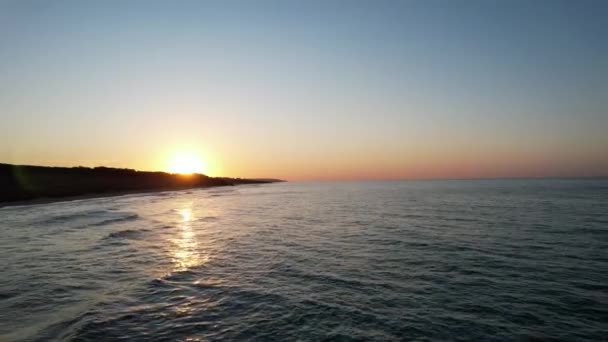 Havet solnedgång drönare utsikt — Stockvideo