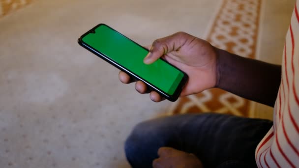 African Man Phone, schermo verde del telefono African Man — Video Stock