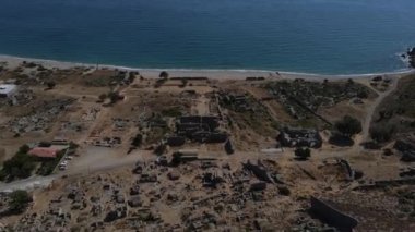 Antik şehrin üzerinde denize bakan harika bir manzara.