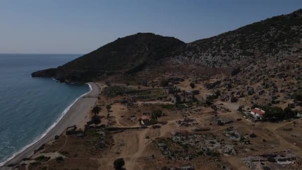 Vista costera de la antigua ciudad construida en la ladera — Vídeos de Stock