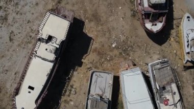 Tekneler küçük tersane insansız hava aracı görüntülerinde onarıldı