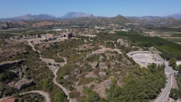 Aspendos gamla stad och teater drönare utsikt — Stockvideo