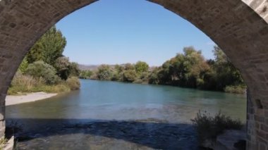 Tarihi köprü dronu