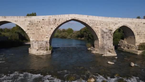 Stone bridge arch — Stock Video