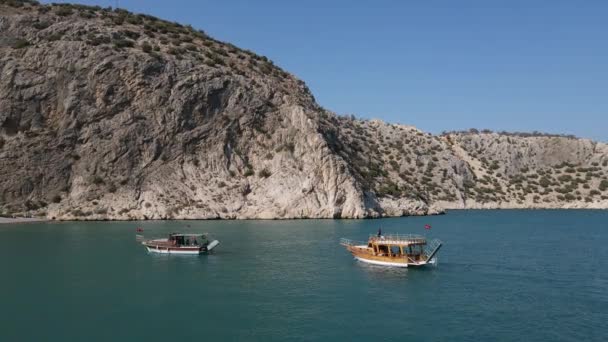 Opening by boat — Vídeo de Stock