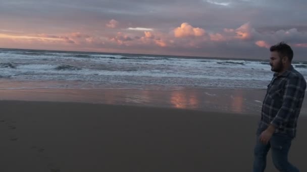 Sonnenuntergang am Ufer — Stockvideo