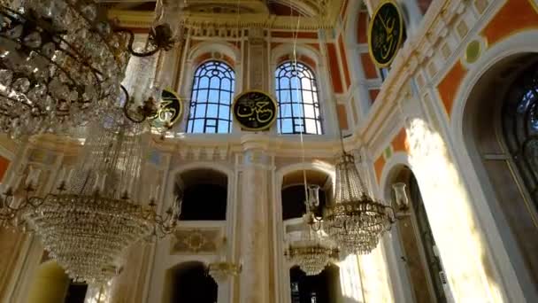 Uvnitř mešity Ortakoy — Stock video