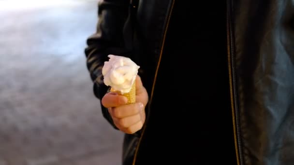 Мороженое — стоковое видео
