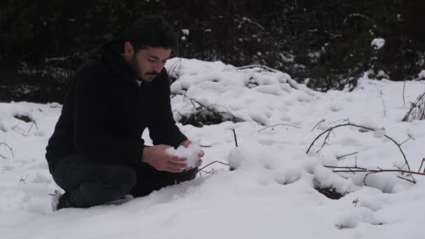 Kontakt mit Schnee — Stockvideo