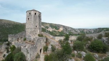 Neretva yakınlarındaki Kale 