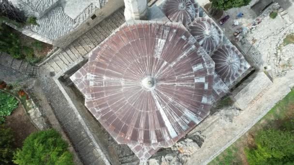 Вид на купол боснийской мечети — стоковое видео