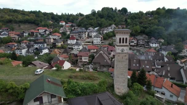 Klokkentoren in Travnik — Stockvideo
