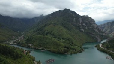 Bir Kuş Gözü Neretva 'yı vurdu. 