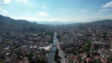 Saraybosna 'daki Miljacka Nehri 