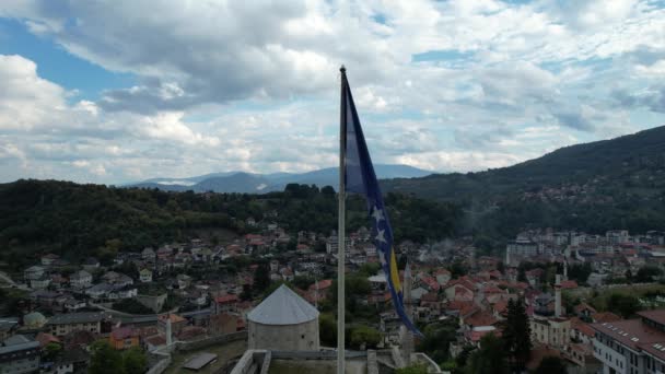 Travnik Kastelen vlag — Stockvideo