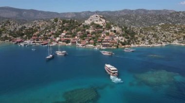 Tatil Köyünde Gemi Trafiği