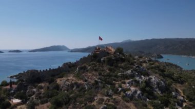 Zirve Kalesi Bayrağı