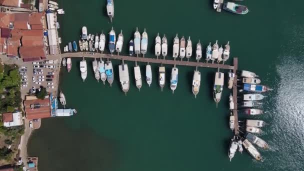 Boote am Pier — Stockvideo