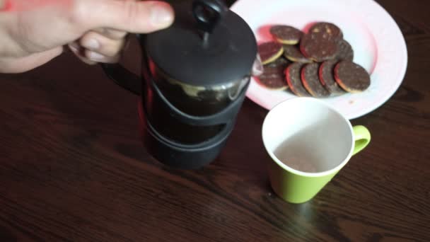 Kawa parzona i przekąski — Wideo stockowe