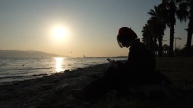 Gün batımına karşı gevşe