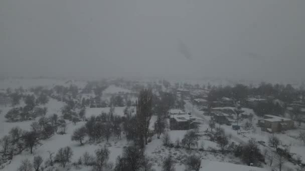 Snöfall på byn — Stockvideo