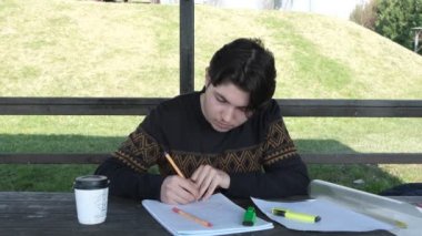 Arbour 'da Ödev Yapıyor