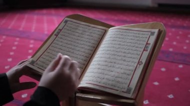 Kuran Sayfaları Dönüştürülüyor