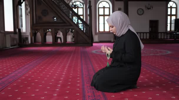 清真寺内的崇拜 — 图库视频影像