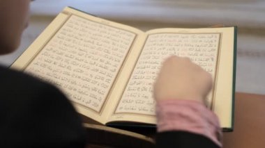 İslam 'ın Kutsal Kitabı' nı okumak