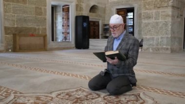 Cami Üzerine Kur 'an Okuma