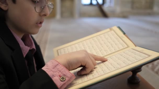 Boy Reading Al-Quran — Stock Video