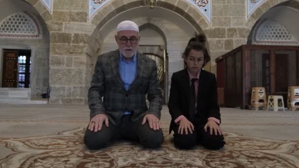 Perform Salaat On Masjid — Stock Video