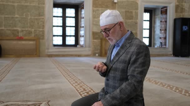 Salawat voor rozenkrans Vinger — Stockvideo