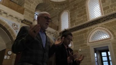 Müslüman Birlikte Dua Ediyor 