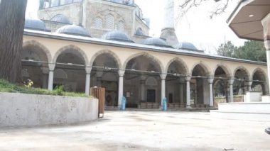 Adamım Büyük Camiye bak.