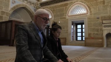 Camide Salaah 'ı sahnele