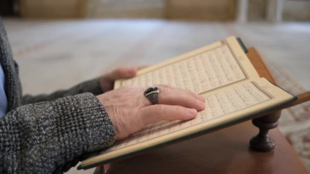 Hand On Quran Pages — Stock Video