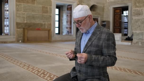 Rosary In Mosque — стокове відео