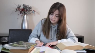 Çalışmaktan Bitkin düşen Gençlik