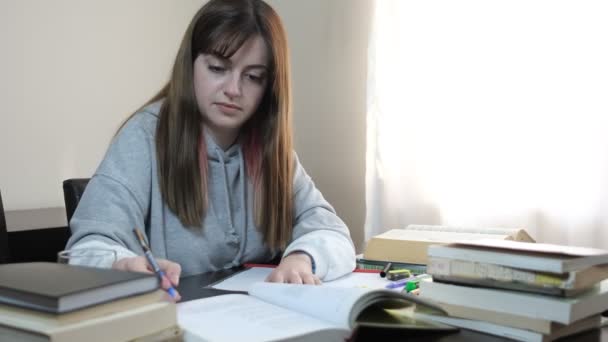 Preparar duro para los exámenes — Vídeo de stock