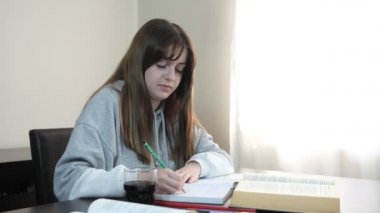 Çalışırken İçen Gençler