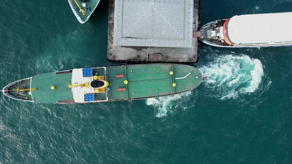 Ferry Leaving Pier — Stock Photo, Image