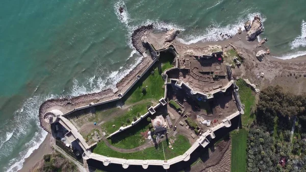 Medieval mamure castillo mediterráneo avión no tripulado — Foto de Stock