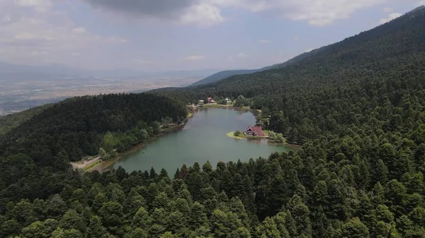 Naturalne Jezioro Aerial Drone — Zdjęcie stockowe