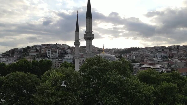 İstanbul İHA 'sından İslami Müslüman Yeni Valide Camii Uskudar vuruldu
