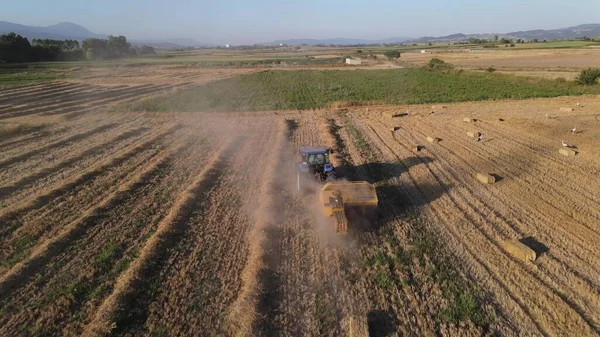 Landbouwmaterieel op het platteland vanuit de lucht — Stockfoto