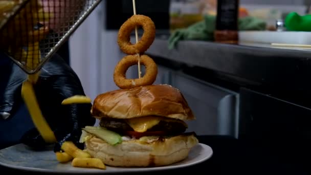 Bild Des Burger Menüs Schichten Zubereitet Zubereitung Köstlicher Fast Food — Stockvideo